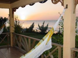 5 Bedroom Beachfront Villa - Runaway Bay Exterior photo
